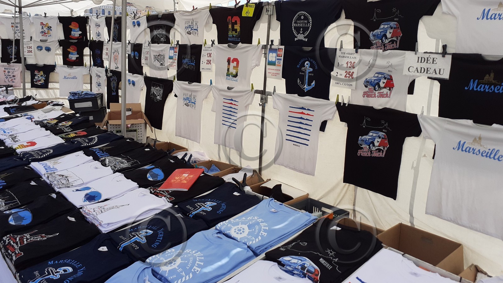 MARCHE D'ETE SUR LE VIEUX PORT