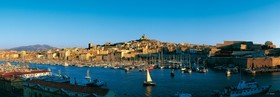 MARSEILLE REFLET & VOILIER VIEUX PORT TOUR plein format recadréMarseille Provence photo panoramique couleurFORMAT DISPONIBLE  33X95cm ( et 20X60cm en vente direct uniquement )pas de telechargement disponible.A chaque format correspond une éditions limitée spécifique .© collection P GUZIKA titre indicatif suivant la finition, tarif encadré vente direct:150 x 52 cm 180€  NON DISPONIBLE33   x 95 cm   99€20   x 60 cm   39€disponible en  30 X10 cm  sur stand en vente directDISPONIBLE SUIVANT STOCK -  CRÉATION JOURNALIERE  -