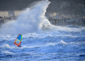 TEMPETE ZEUS MARSEILLE ,PLAGE DU PRADO,WINDSURF, PLANCHE À  VOILE