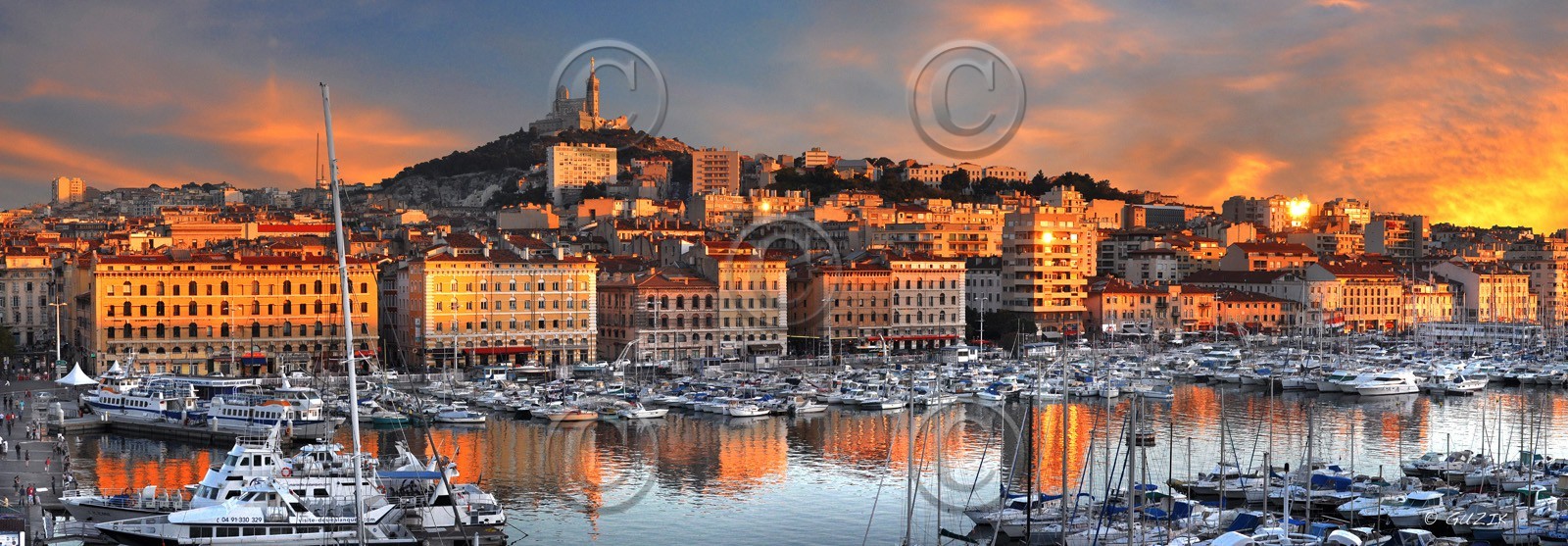 MARSEILLE VIEUX PORT MONET  COUCHE DE SOLEIL plein formatMarseille Provence photo panoramique couleurFORMAT DISPONIBLE    33X95cm ( et 20X60cm en vente direct uniquement )pas de telechargement disponible.A chaque format correspond une éditions limitée spécifique .© collection P GUZIKA titre indicatif suivant la finition, tarif encadré vente direct:150 x 52 cm 180€ NON DISPONBLE33   x 95 cm   99€20   x 60 cm   39€disponible en  30 X10 cm  sur stand en vente directDISPONIBLE SUIVANT STOCK -  CRÉATION JOURNALIERE  -