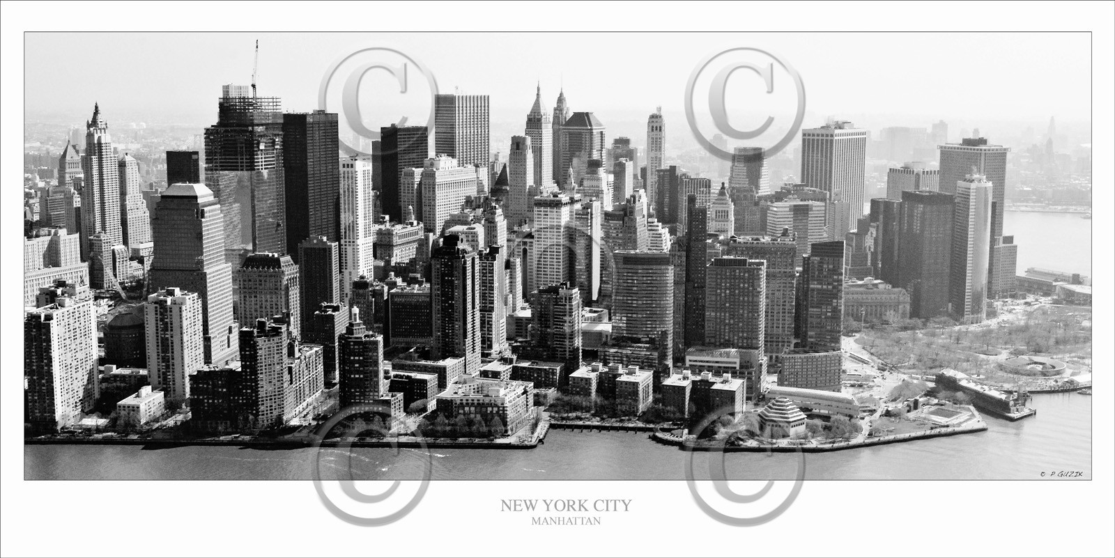 NEW YORK CITY  VUE AÉRIENNE DE MANHATTAN EN RECONSTRUCTION TOURNew york photo noir et blancFORMAT DISPONIBLE   50 X 100CMpas de telechargement disponible.A chaque format correspond une éditions limitée spécifique .© collection P GUZIKA titre indicatif suivant la finition, tarif encadré vente direct:150 x 52 cm 180€ non disponible33   x 95 cm   99€ non disponible20   x 60 cm   39€ non disponibledisponible en  30 X10 cm  sur stand en vente directDISPONIBLE SUIVANT STOCK -  CRÉATION JOURNALIERE  -