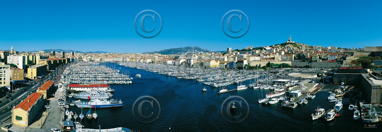 MARSEILLE  VIEUX PORT  BLEU MISTRAL TOUR plein formatMarseille Provence photo panoramique couleurFORMAT DISPONIBLE  150X52cm  33X95cm ( et 20X60cm en vente direct uniquement )pas de telechargement disponible.A chaque format correspond une éditions limitée spécifique .© collection P GUZIKA titre indicatif suivant la finition, tarif encadré vente direct:150 x 52 cm 180€33   x 95 cm   99€20   x 60 cm   39€disponible en  30 X10 cm  sur stand en vente directDISPONIBLE SUIVANT STOCK -  CRÉATION JOURNALIERE  -