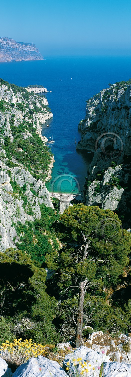 CALANQUE D'EN VAU VERTICAL BELVEDERECalanques Provence MarseilleFORMAT DISPONIBLE  150X52cm  33X95cm ( et 20X60cm en vente direct uniquement )pas de telechargement disponible.A chaque format correspond une éditions limitée spécifique .© collection P GUZIKA titre indicatif suivant la finition, tarif encadré vente direct:150 x 52 cm 180€33   x 95 cm   99€20   x 60 cm   39€disponible en  30 X10 cm  sur stand en vente directDISPONIBLE SUIVANT STOCK -  CRÉATION JOURNALIERE  -