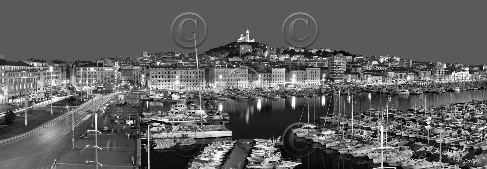 MARSEILLE NOIR ET BLANC MIMI   , plein formatFORMAT DISPONIBLE    33X95cm , 20X60cm A chaque format correspond une éditions limitée spécifique .© collection P GUZIK