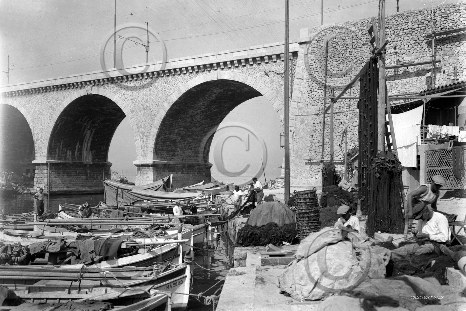 ref-1900034-vallon-plaque-60x90taille 60x90 cm    30x45 cm