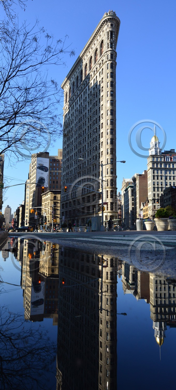 FLATIRON BUILDING NEW YORK CITY VERTICALNew York photo panoramique COULEUR VERTICALFORMAT DISPONIBLE   100 X 45 CMpas de telechargement disponible.A chaque format correspond une éditions limitée spécifique .© collection P GUZIKA titre indicatif suivant la finition, tarif encadré vente direct:150 x 52 cm 180€ non disponible33   x 95 cm   99€ non disponible20   x 60 cm   39€ non disponibledisponible en  30 X10 cm  sur stand en vente directDISPONIBLE SUIVANT STOCK -  CRÉATION JOURNALIERE  -  NYC