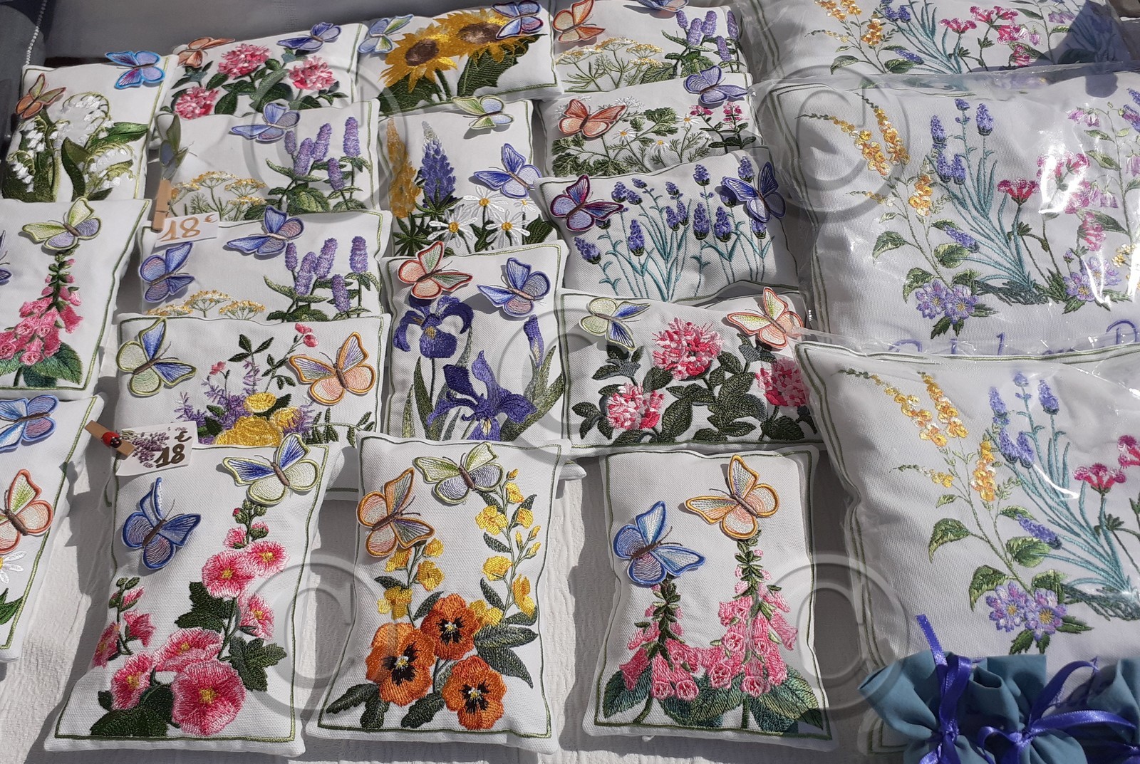 MARCHE D'ETE SUR LE VIEUX PORT