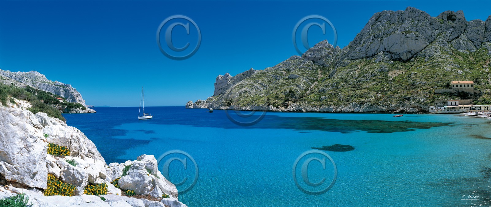 CALANQUE DE SORMIOU  BLEU ET BLANC 120X50 cm Calanques Provence Marseille photo couleurFORMAT DISPONIBLE 120x50cm uniquementpas de telechargement disponible.A chaque format correspond une éditions limitée spécifique .© collection P GUZIKA titre indicatif suivant la finition, tarif encadré vente direct:120 X 50 cm 170€DISPONIBLE SUIVANT STOCK -  CRÉATION JOURNALIERE  -