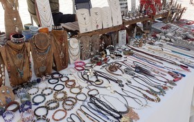 MARCHE D'ETE SUR LE VIEUX PORT