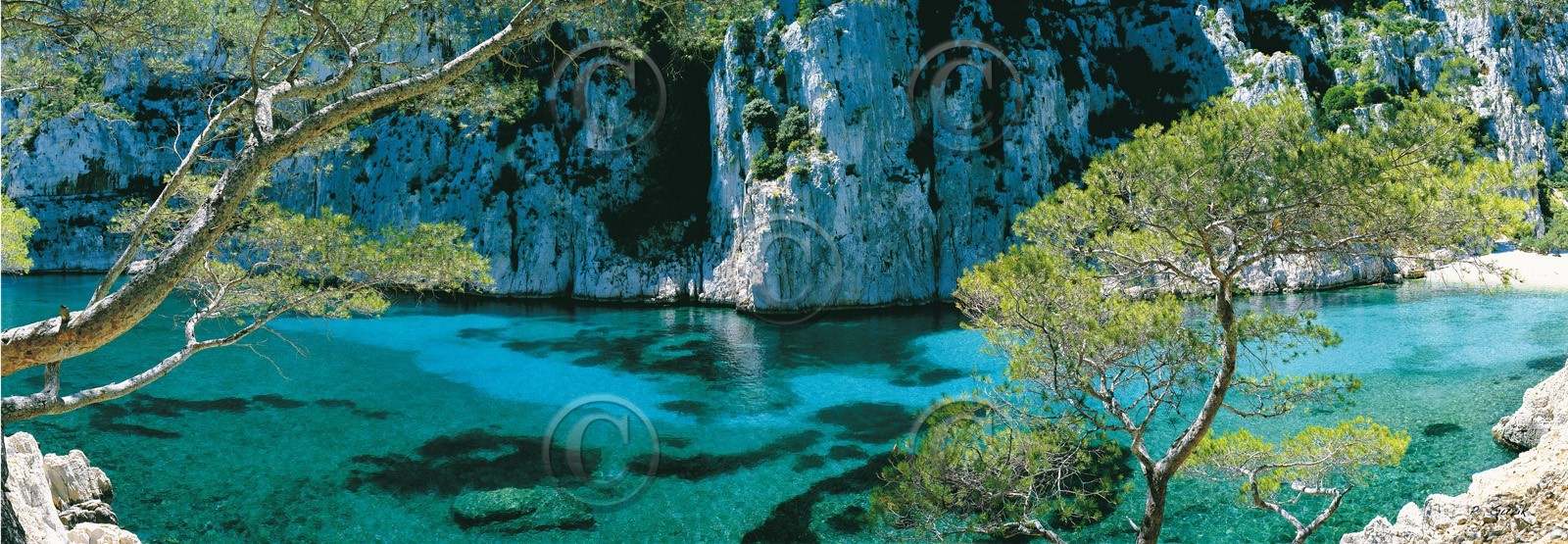 CALANQUE EN VAU LE LAGONCalanques Provence MarseilleFORMAT DISPONIBLE  150X52cm  33X95cm ( et 20X60cm en vente direct uniquement )pas de telechargement disponible.A chaque format correspond une éditions limitée spécifique .© collection P GUZIKA titre indicatif suivant la finition, tarif encadré vente direct:150 x 52 cm 180€33   x 95 cm   99€20   x 60 cm   39€disponible en  30 X10 cm  sur stand en vente directDISPONIBLE SUIVANT STOCK -  CRÉATION JOURNALIERE  -
