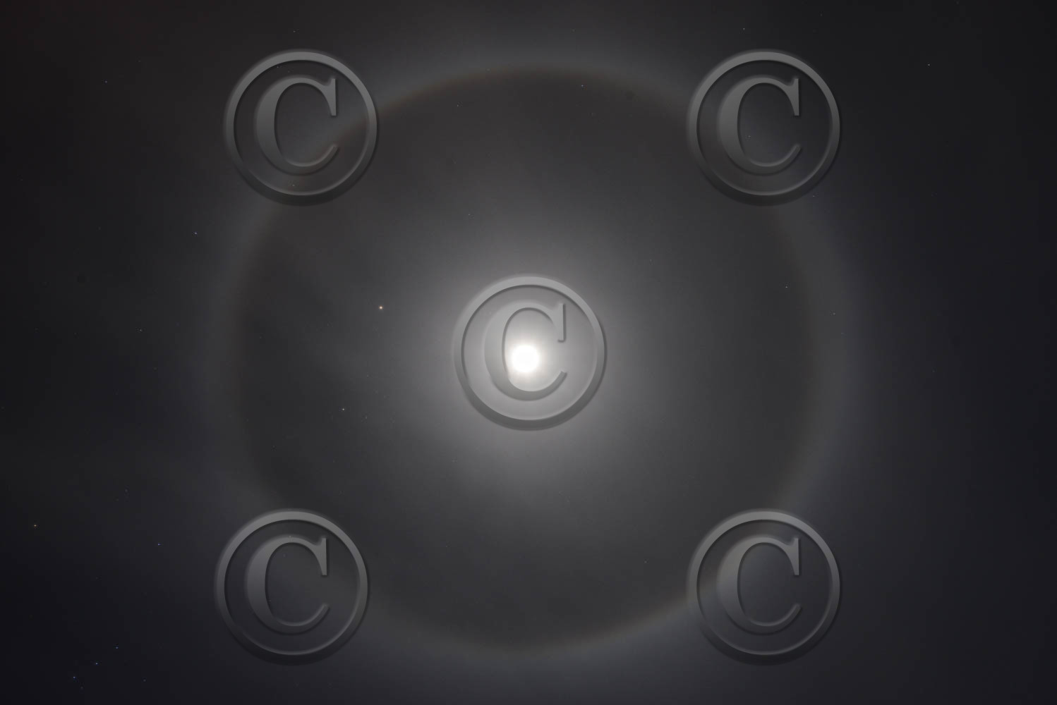 arc en ciel de lune , avec les étoiles .....