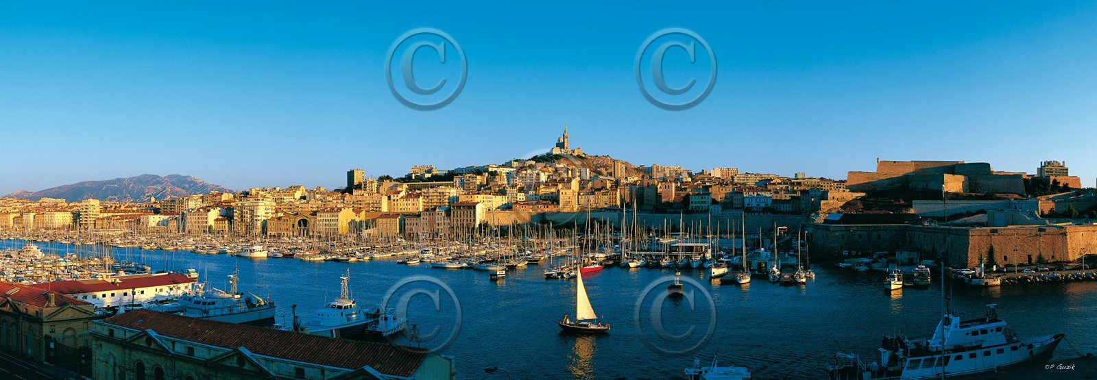 MARSEILLE REFLET & VOILIER VIEUX PORT TOUR plein format recadréMarseille Provence photo panoramique couleurFORMAT DISPONIBLE  33X95cm ( et 20X60cm en vente direct uniquement )pas de telechargement disponible.A chaque format correspond une éditions limitée spécifique .© collection P GUZIKA titre indicatif suivant la finition, tarif encadré vente direct:150 x 52 cm 180€  NON DISPONIBLE33   x 95 cm   99€20   x 60 cm   39€disponible en  30 X10 cm  sur stand en vente directDISPONIBLE SUIVANT STOCK -  CRÉATION JOURNALIERE  -