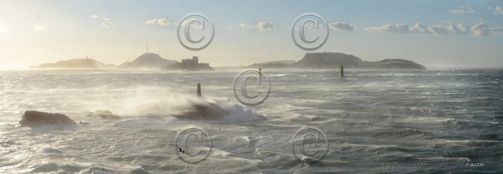 MISTRAL A MARSEILLE SUR LA CORNICHE ET LES ILES DU FRIOULCalanques Provence Marseille photo couleurFORMAT DISPONIBLE  150X52cm  33X95cm ( et 20X60cm en vente direct uniquement )pas de telechargement disponible.A chaque format correspond une éditions limitée spécifique .© collection P GUZIKA titre indicatif suivant la finition, tarif encadré vente direct:150 x 52 cm 180€33   x 95 cm   99€20   x 60 cm   39€disponible en  30 X10 cm  sur stand en vente directDISPONIBLE SUIVANT STOCK -  CRÉATION JOURNALIERE  -