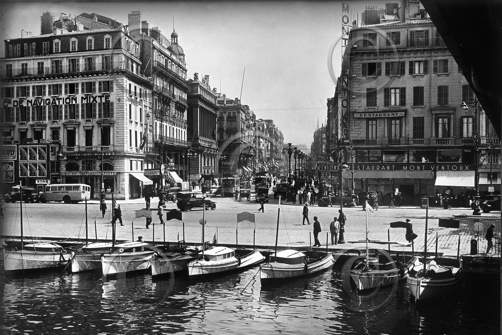 ref-1900039-plaque-quai-des-pecheurs-bar-du-ventoux-noir-blanc-60x90taille 60x90cm     30X45cm
