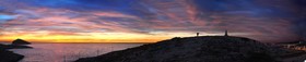 ref-150_34-calanque-marseille-les-goudes-avec-couple-ciel-rouge-et-notre-dame-150x30-2.jpg